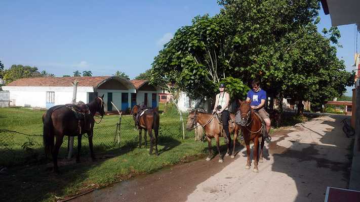 Hoyo de Pilon Horseback Riding